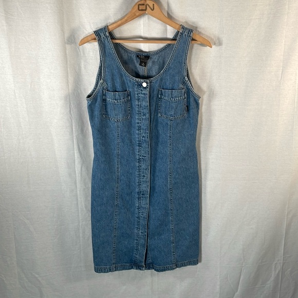 NY Jeans Dresses & Skirts - Jean snap dress prelove sz 6
